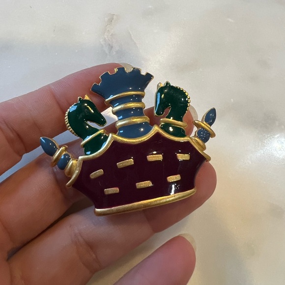 Vintage MJENT Chess Brooch 1970s Enamel Castle Knight Pin - Picture 4 of 6